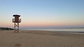 Una spiaggia nelle vicinanze