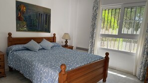 5 habitaciones, tabla de planchar con plancha y cuna de viaje 