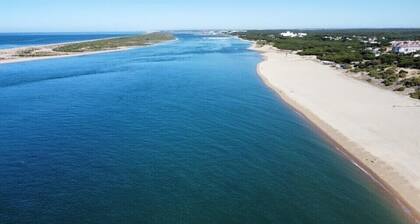 5 bedroom villa, private pool, 850m from the beach, next to the golf course