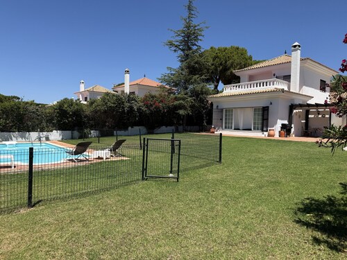 Villa in Nuevo Portil – 5 bedrooms, private pool, walk to beach