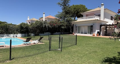 Villa in Nuevo Portil – 5 bedrooms, private pool, walk to beach