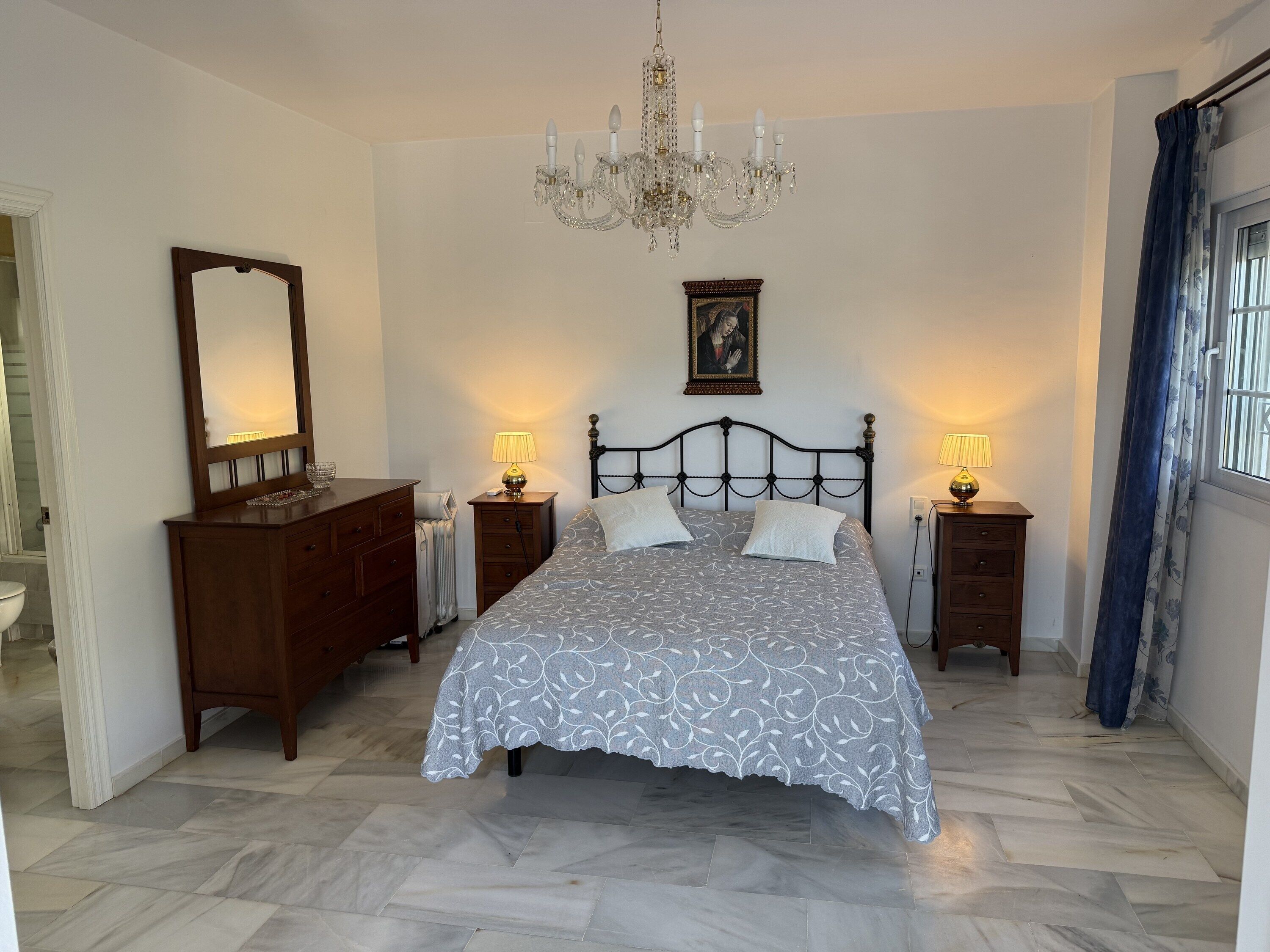 5 dormitorios, tabla de planchar con plancha, wifi gratis y ropa de cama