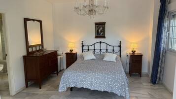 5 dormitorios, tabla de planchar con plancha, wifi gratis y ropa de cama