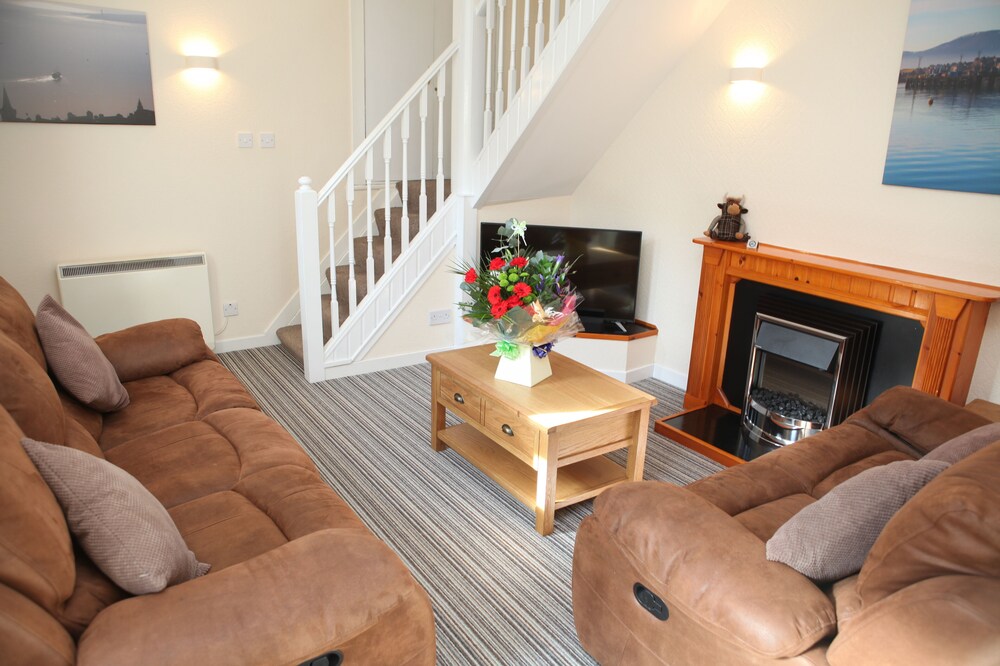Harbour Cottage - A Beautiful Two Bed Townhouse Overlooking Stromness Harbour