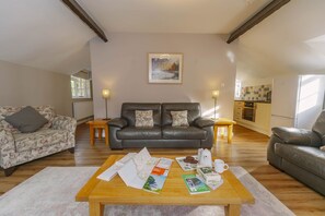 Living area - Corffe Cottages, Space for all the family, heated indoor pool (Barnstaple)