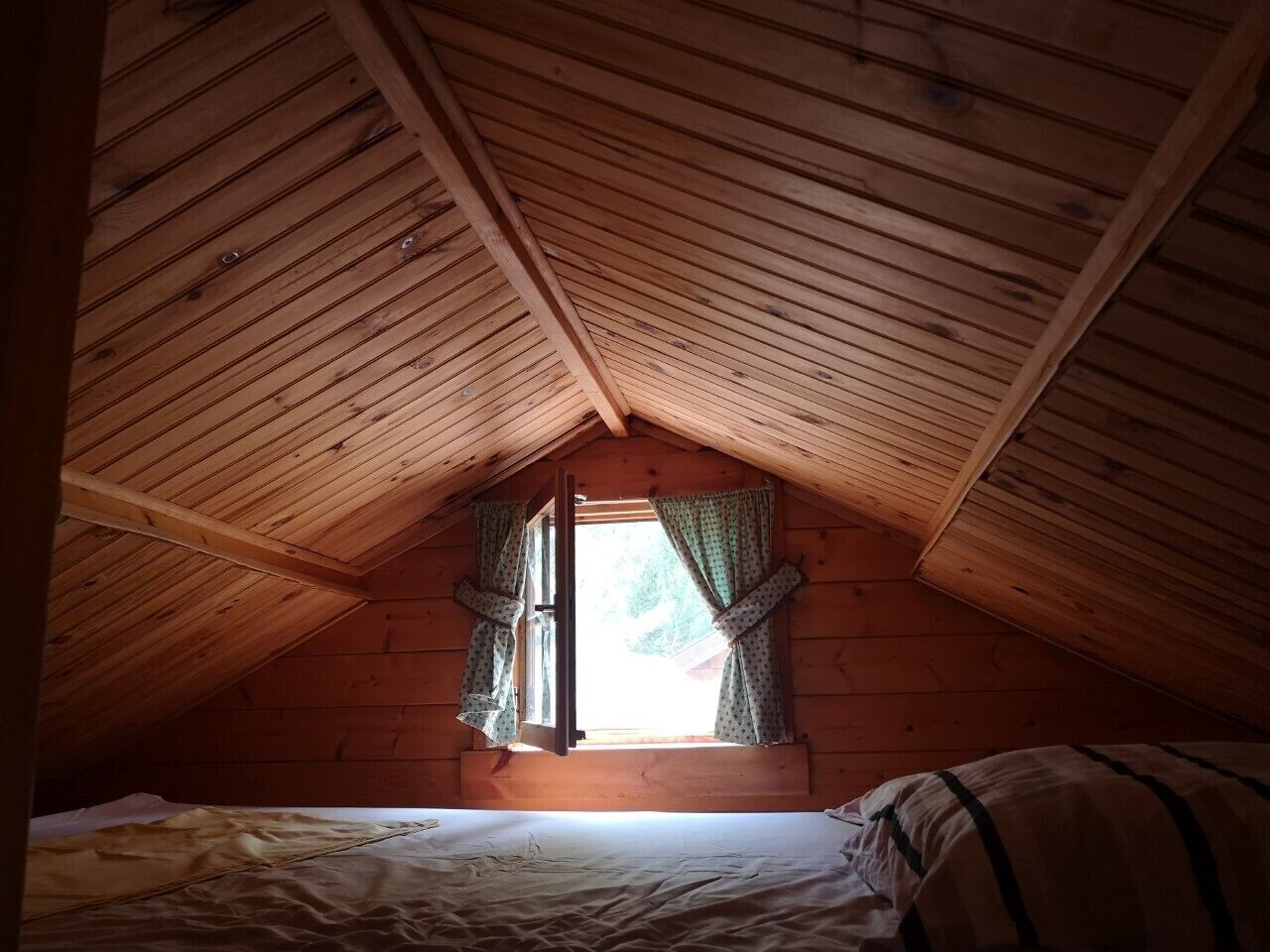 STUNNING Chalet, cote d azur with pool ( LONG TERM  LET AVAILABLE)