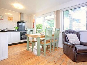 ثلاجة، ميكروويف، فرن، غلّاية كهربائية