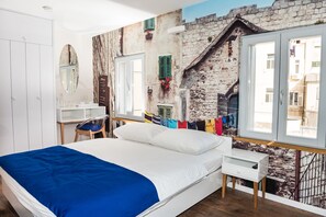 7 slaapkamers, een bureau, een strijkplank/strijkijzer, gratis wifi