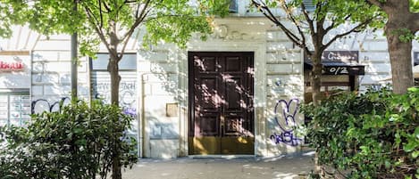 تفاصيل الفندق من الخارج