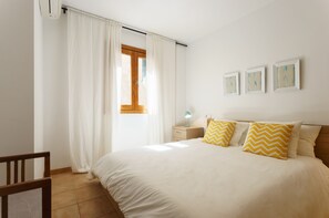 2 bedrooms, iron/ironing board, Internet, bed sheets - Comfortable village house fully refurbished with inner patio, up to 4 people (Pollença)