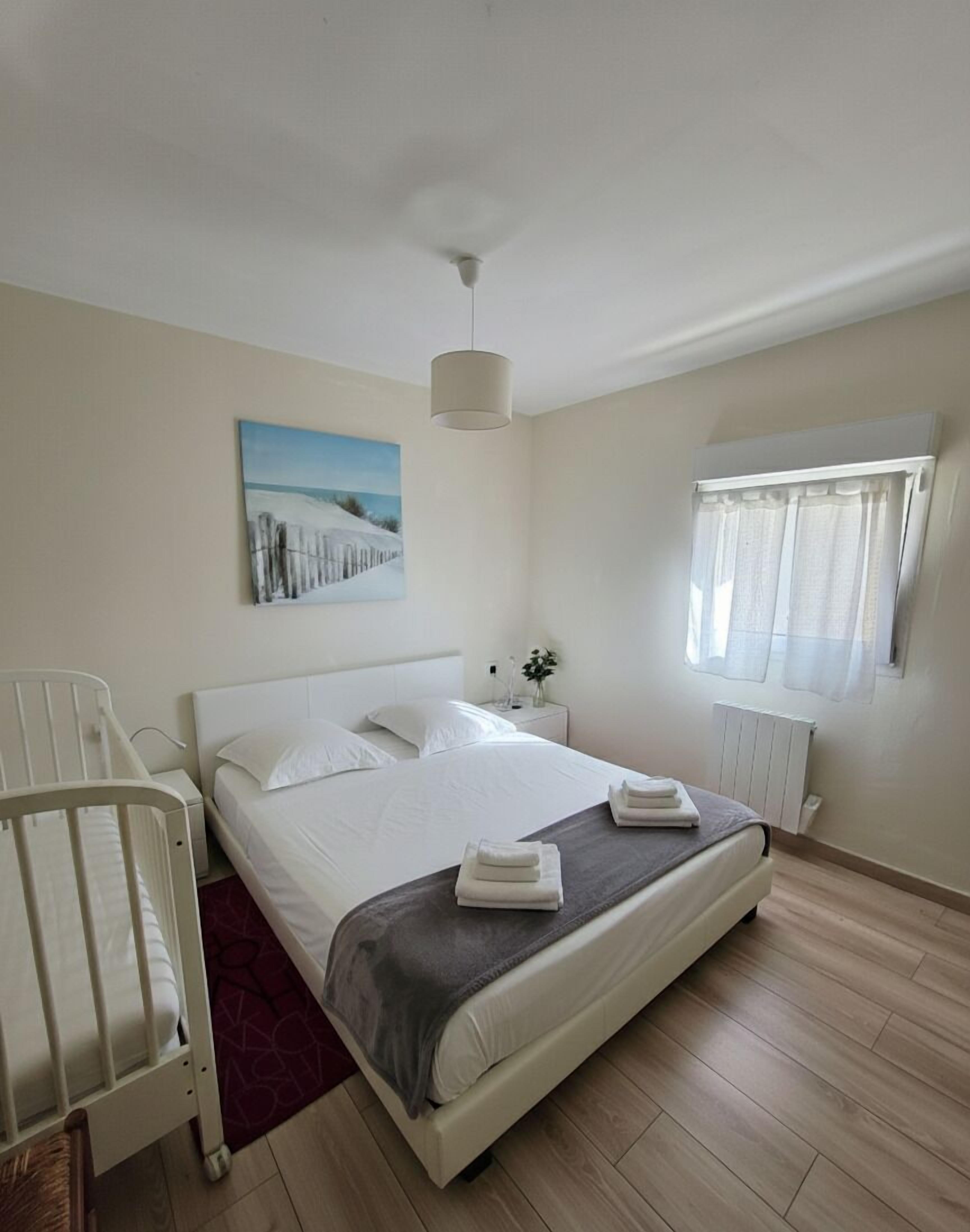 2 chambres, fer et planche à repasser, Wi-Fi gratuit, draps fournis