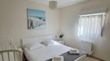 2 chambres, fer et planche à repasser, Wi-Fi gratuit, draps fournis