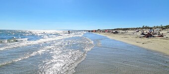 Cottage with Pool, Fenced Garden – Pets Welcome