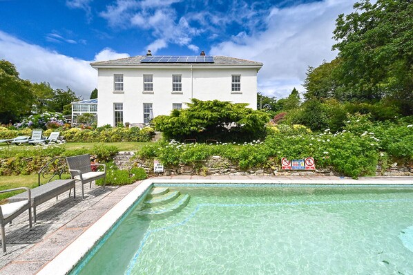 Pool - Fowey Apartment With Outdoor Pool And Gardens In Historic Mansion House (Lanreath)