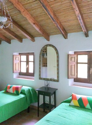 3 bedrooms, desk, iron/ironing board, free WiFi - Restored mill with pool, barbecue, wifi. (Alhaurín el Grande)