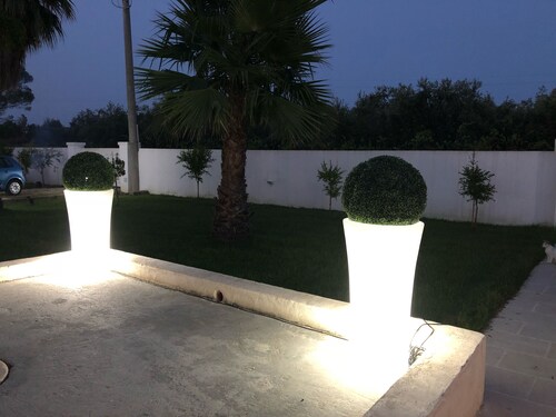 House with 4 beds, close to the sea but immersed in the Salento countryside.