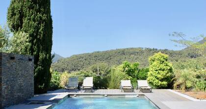 Quiet property close to the Iles d'Or