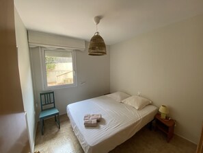 3 chambres, fer et planche à repasser, draps fournis