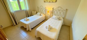 2 makuuhuonetta, silitysrauta/-lauta, ilmainen Wi-Fi