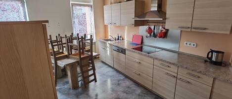 Kühlschrank, Ofen, Herdplatte, Geschirrspüler