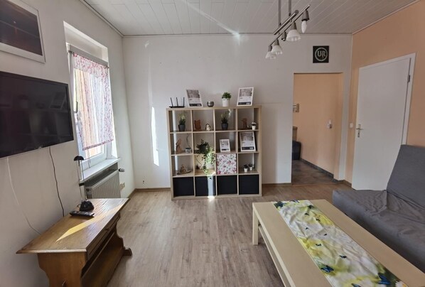 テレビ、DVD プレーヤー