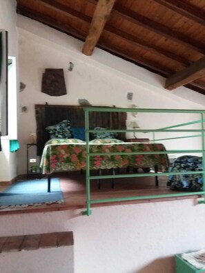 2 bedrooms, iron/ironing board, bed sheets