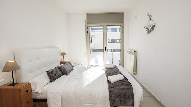 2 bedrooms, iron/ironing board, travel crib, WiFi - Apartment with private parking in Girona (Girona)