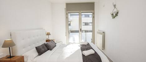 2 bedrooms, iron/ironing board, travel cot, WiFi