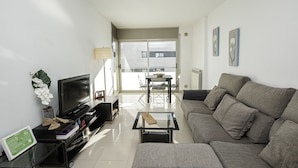 TV - Apartment with private parking in Girona (Girona)