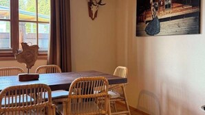 Dining - Luxury 2 bedroom apartment in Kitzbuhel Alps with private sauna (Mittersill)