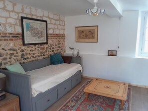 2 slaapkamers, een strijkplank/strijkijzer, gratis wifi, beddengoed