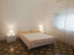 2 chambres, fer et planche à repasser, Wi-Fi gratuit, draps fournis