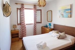 3 chambres, fer et planche à repasser, Wi-Fi, draps fournis