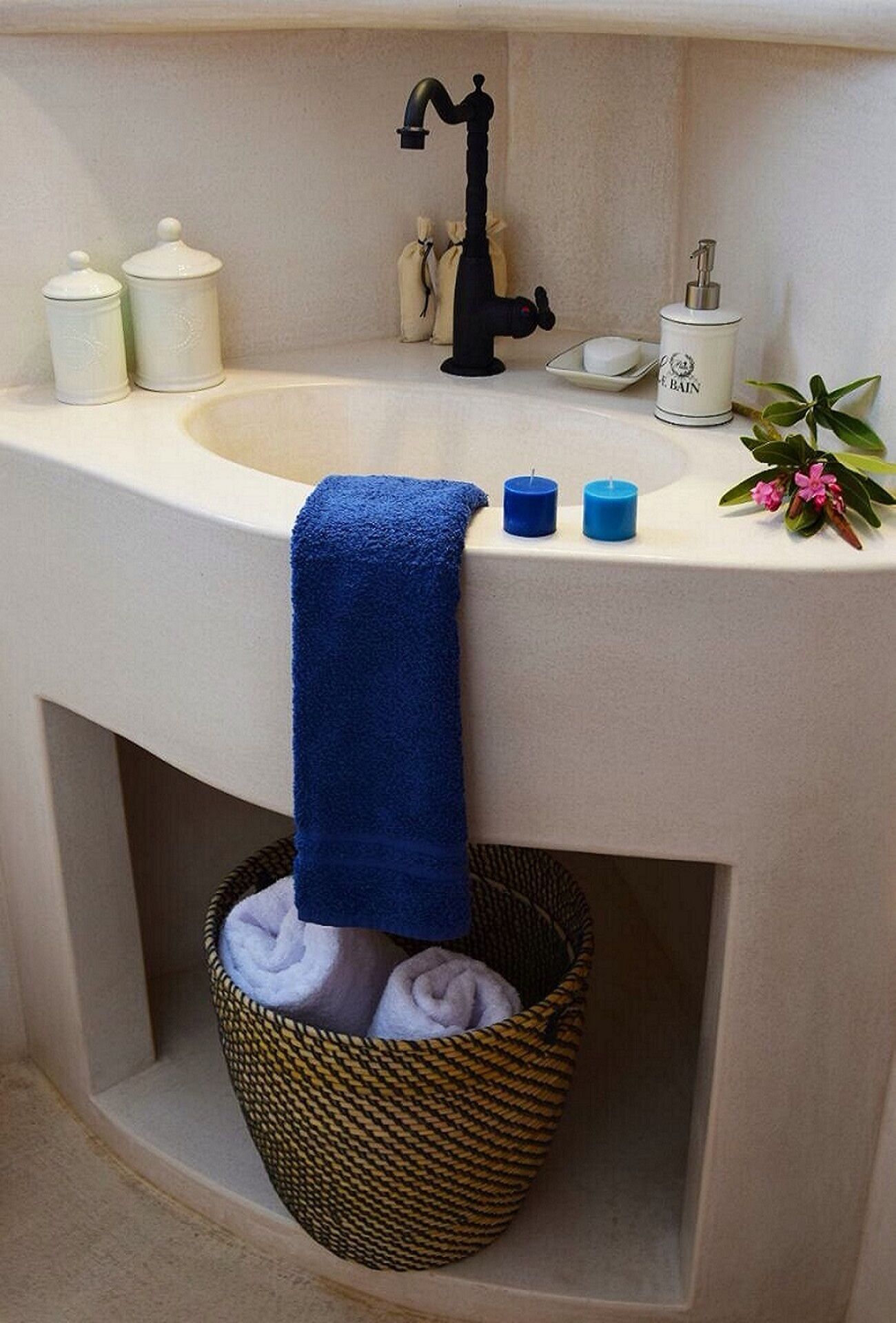 The cave "Terra Nullius" is a unique lodge for a different kind of vacation.