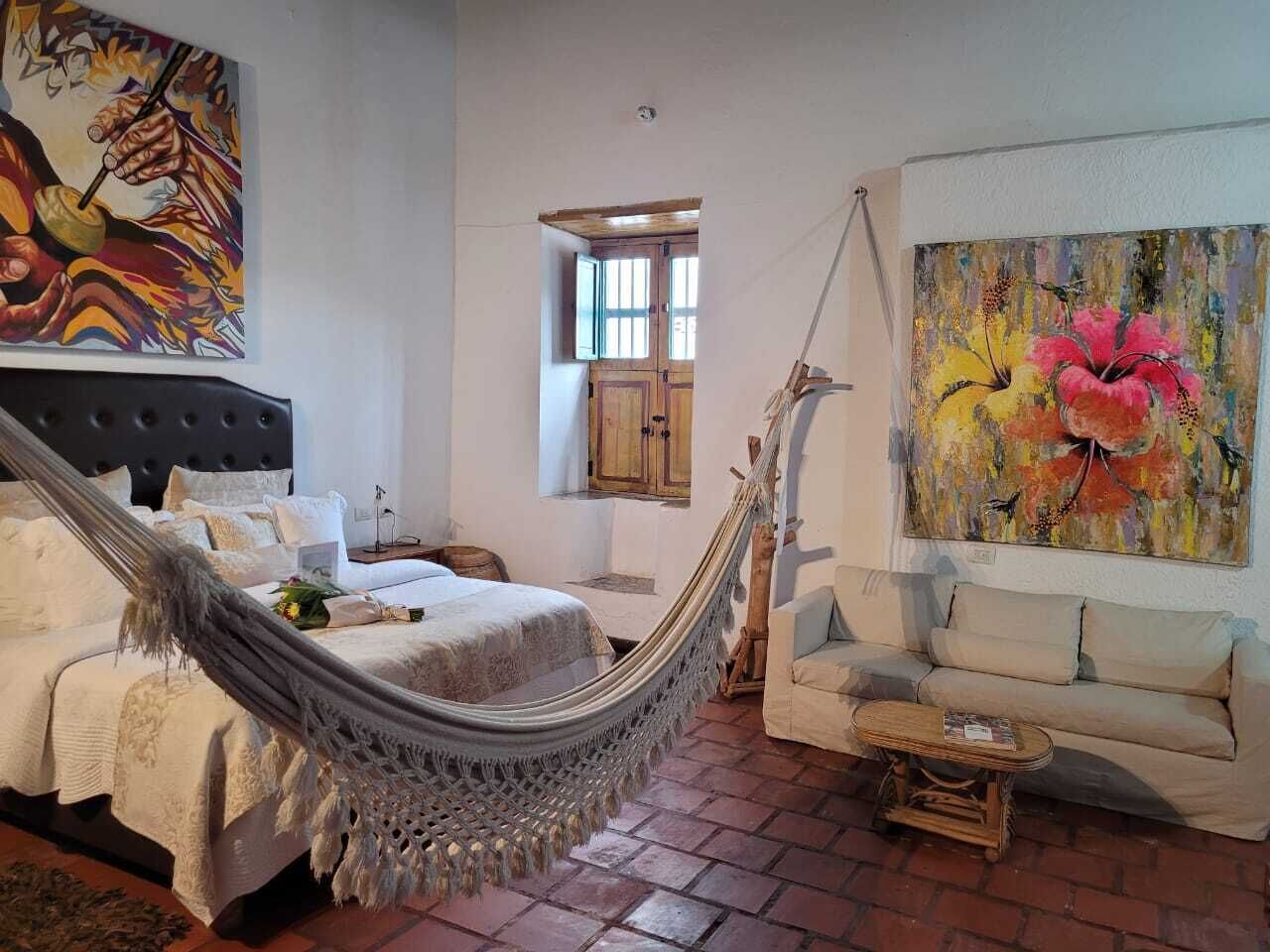 1 habitación, escritorio, tabla de planchar con plancha y wifi gratis 