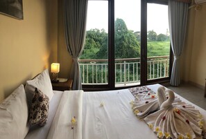 Free WiFi, bed sheets - Oka's Guest House (Canggu)