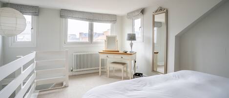 2 عدّة غرف نوم ومكواة/لوح كي وخدمة الإنترنت