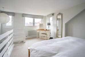2 chambres, fer et planche à repasser, accès Internet