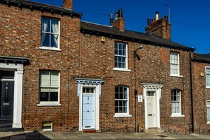 Exterior - 22 Buckingham Street - sleeps 4 guests  in 2 bedrooms (York)