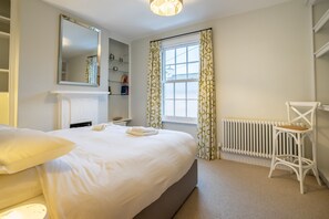 2 bedrooms, iron/ironing board, Internet