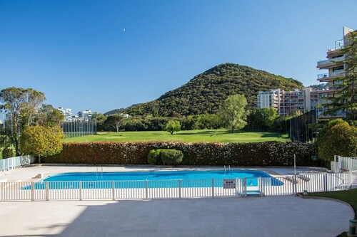 1 chambre, 4 personnes, piscine, parking, golf, plage et commerces