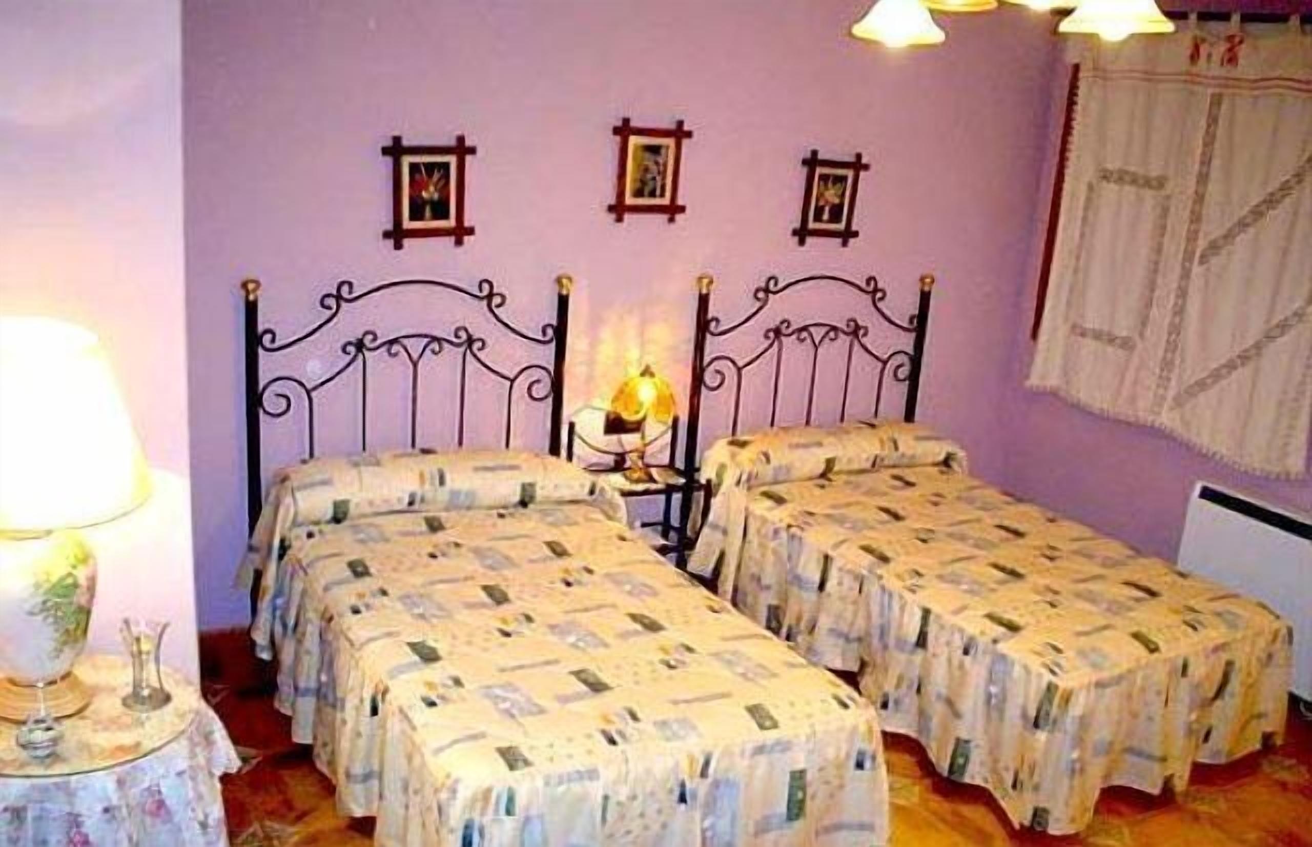 Casa Rural Los Caldereros for 16 people