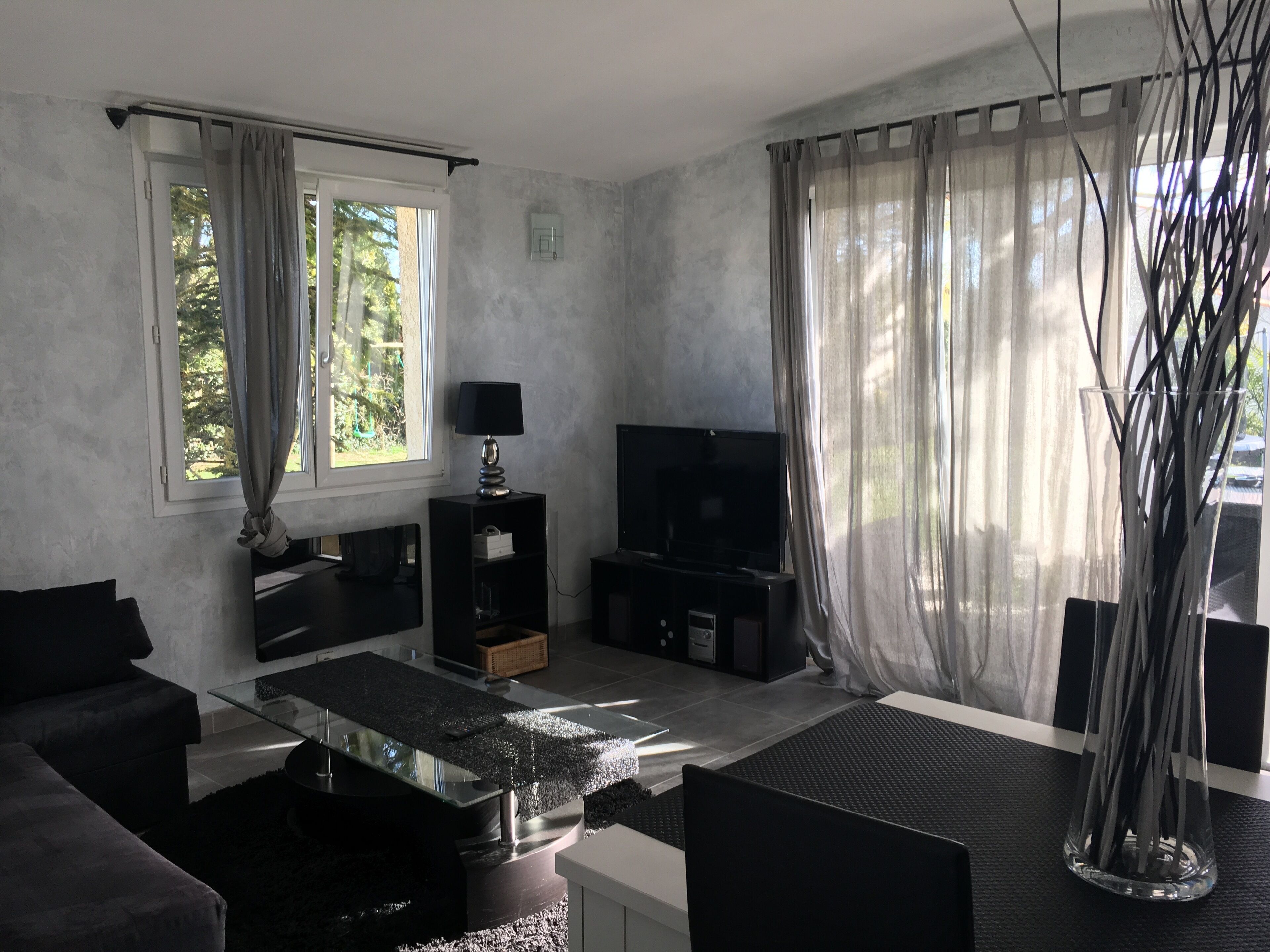 SWIMMING POOL AND JACUZZI 1KM FROM THE BEACH