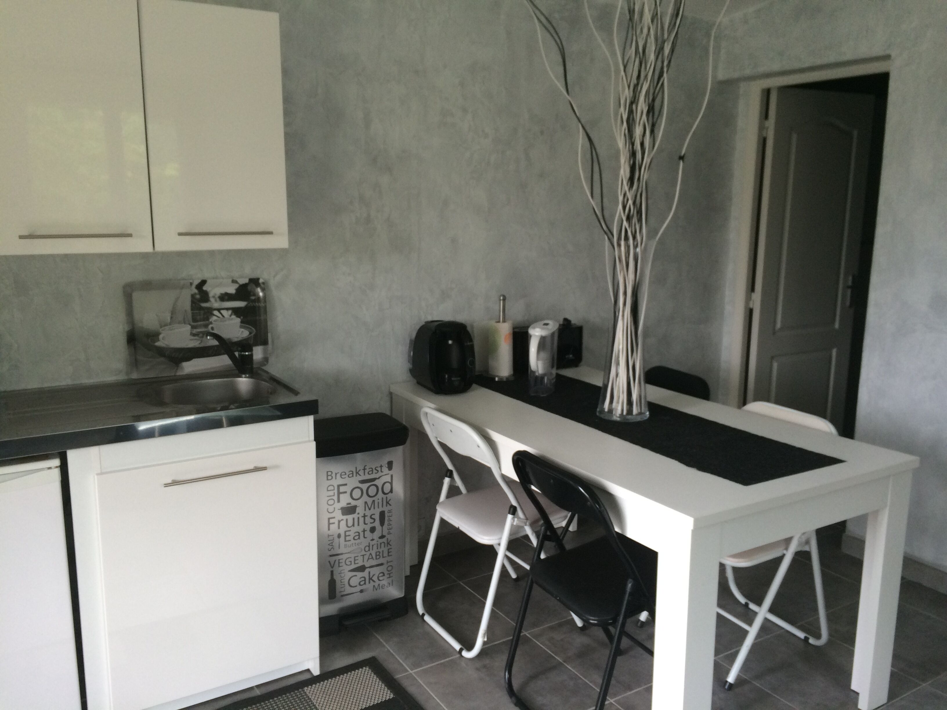 SWIMMING POOL AND JACUZZI 1KM FROM THE BEACH