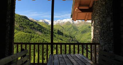 Vacances Montagne - Chalet Mongioie avec vue panoramique.
