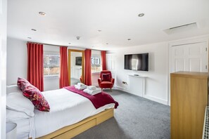 3 bedrooms, iron/ironing board, internet