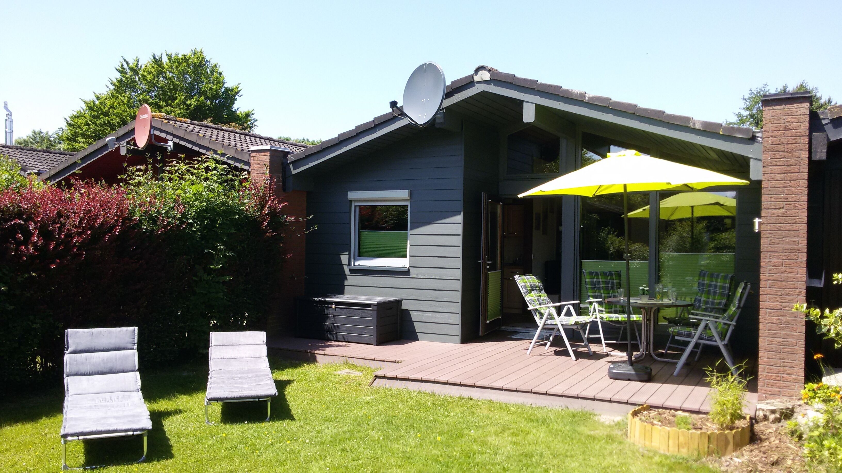 Terrasse zum Wiesengrundstück