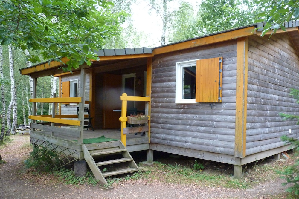 wooden chalet 6/8 people in the countryside with fishing pond