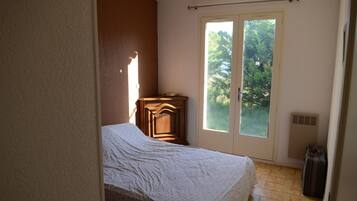 3 slaapkamers, een strijkplank/strijkijzer, wifi