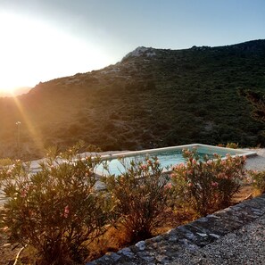 Outdoor pool - Between sea and mountains VINGRAU the step of the ladder - France (Vingrau)